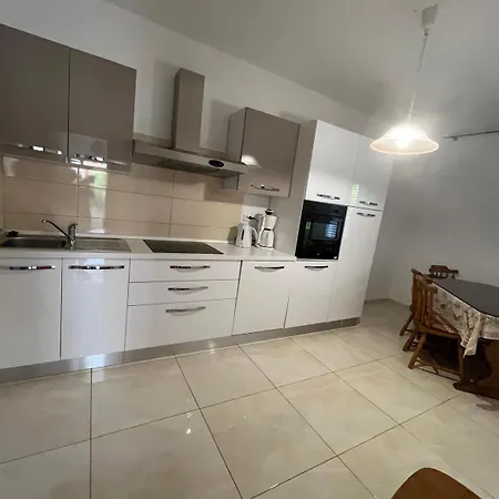 Ana Apartment *