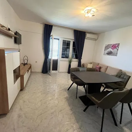 Ana Apartment *