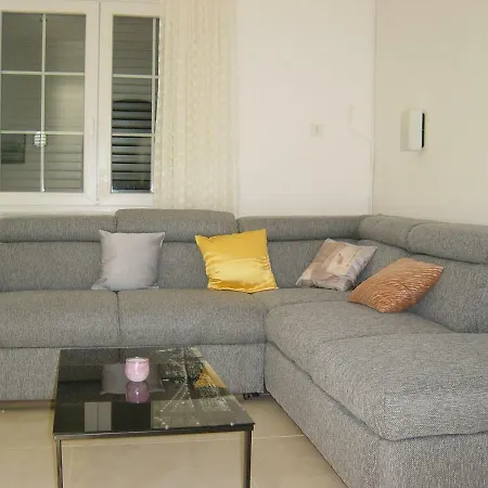 Ana Apartamento